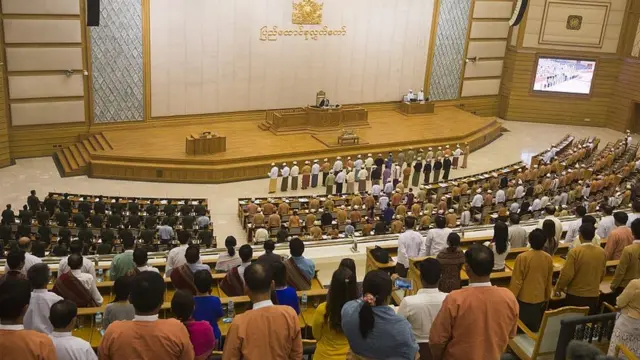 အငြိမ်းစားတပ်မတော်အရာရှိကြီးတွေ၊ အငြိမ်းစားအစိုးရအရာရှိကြီးတွေ နိုင်ငံ့ဝန်ထမ်းတွေအများစုရှိရာနေပြည်တော်ဟာ ရွေးကောက်ပွဲတိုင်း ပြိုင်ဆိုင်မှုပြင်းထန်လေ့ရှိပါတယ်။