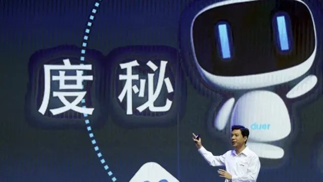 2016માં ચીનની કંપની બાઇડૂના ચૅરમૅન રૉબિન લી આર્ટિફિશિયલ ઇન્ટેલિજન્સ અસિસ્ટંસના લૉન્ચિંગમાં