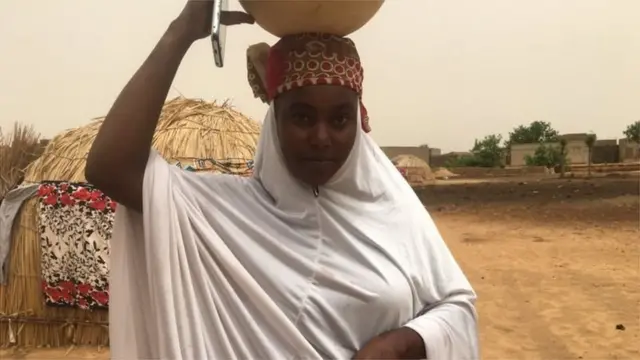 Bafulatana da waryar nono a kanta