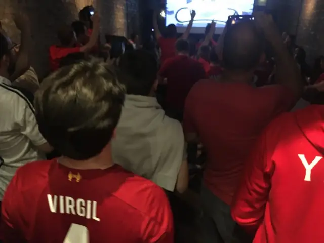 I u ovoj gužvi u šesnaestercu situaciju je kontrolisao Virdžil van Dajk