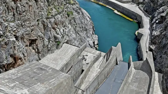 Өкмөт былтыр Жогорку Нарын ГЭСтер каскадына индиялык жана кытайлык инвесторлор кызыгып жатканын айткан.