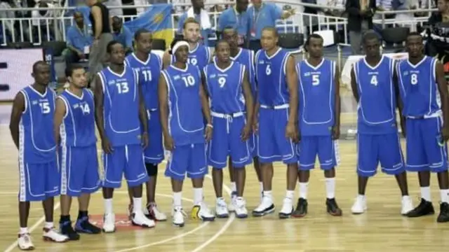 Ikipe y'u Rwanda ya Afrobasket ya 2007 yakinnye na Angola i Luanda