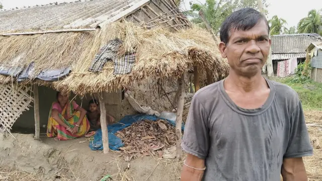 ভরতগড় গ্রামের সঞ্জয় বারুই আর তার স্ত্রী কমলি বারুই