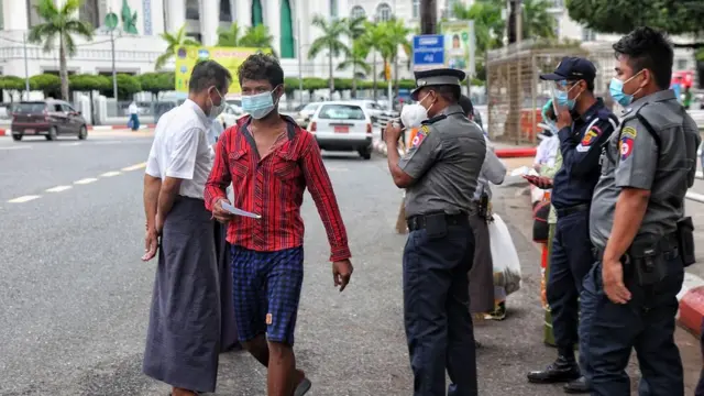 စီးပွားရေးမြို့တော်မှာ ရက်ရှည်ဝင်ငွေမရှိဘဲ ရပ်တည်ဖို့ ခက်ခဲပါတယ်။