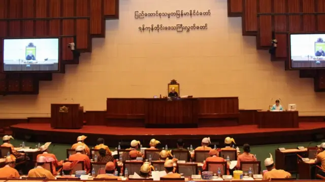ရန်ကုန်တိုင်းဒေသကြီး လွှတ်တော် ပုံမှန်အစည်းအဝေးကိုလာမယ့် ဖေဖော်ဝါရီလမှာ ခေါ်ယူကျင်းပသွား မယ်လို့ ထုတ်ပြန်ထား