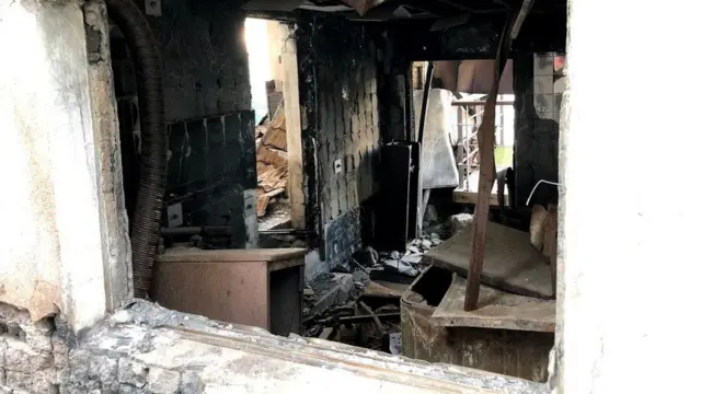 포격 당시 파괴된 가옥 일부를 보존하여 연평도 안보교육관을 만들었다