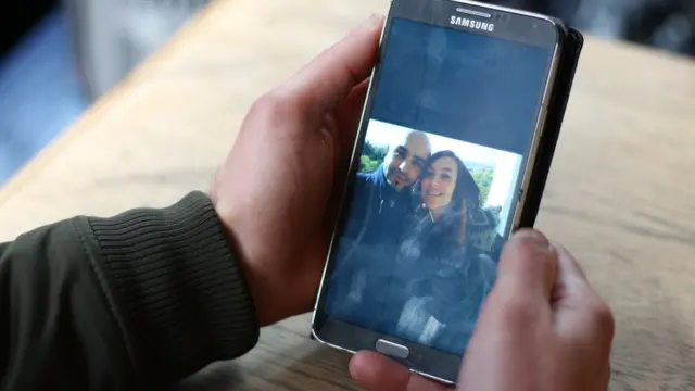 Foto de El Bachri com sua mulher