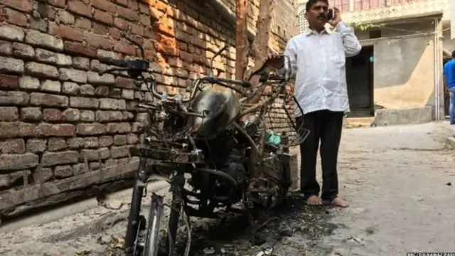 জ্বালিয়ে দেওয়া হয়েছে মোটর সাইকেলও