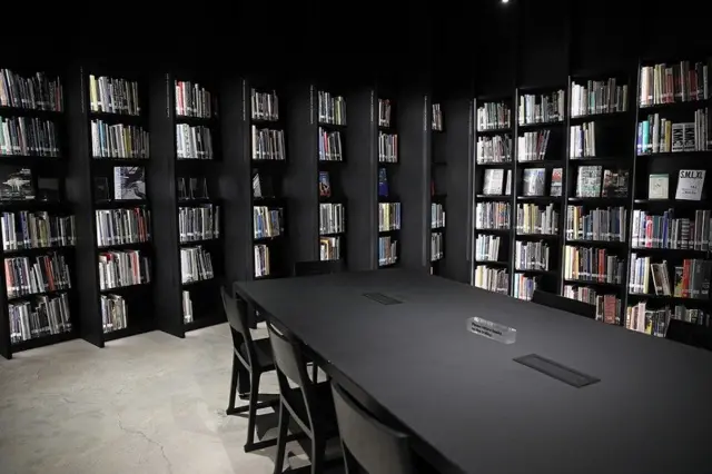 ชั้นวางหนังสือ