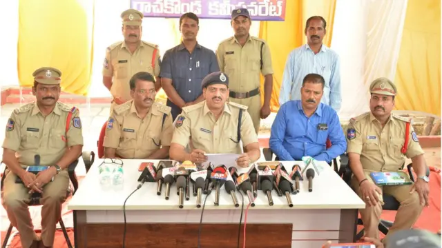 యాదగిరిగుట్ట పోలీసులు