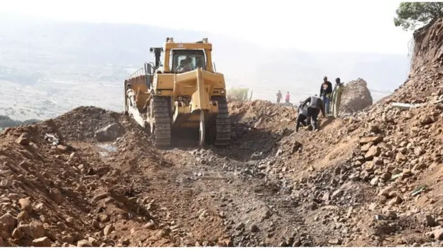 ማሽነሪ ኣብ ምስራሕ ሓዲሽ ጽርግያ