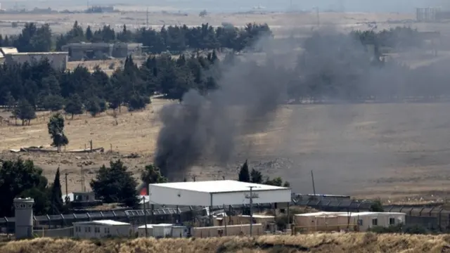 Syrian rebels in Quneitra destroy supplies before leaving for the north under a deal with the government