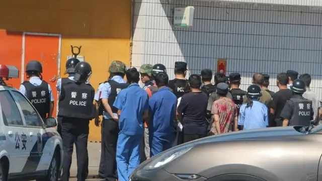 Polisi China menangkap turis Malaysia setelah salat.