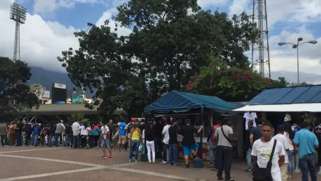 Fila para conseguir una entradas