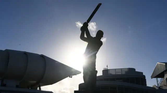 گیری سوبرز کا مجسمہ