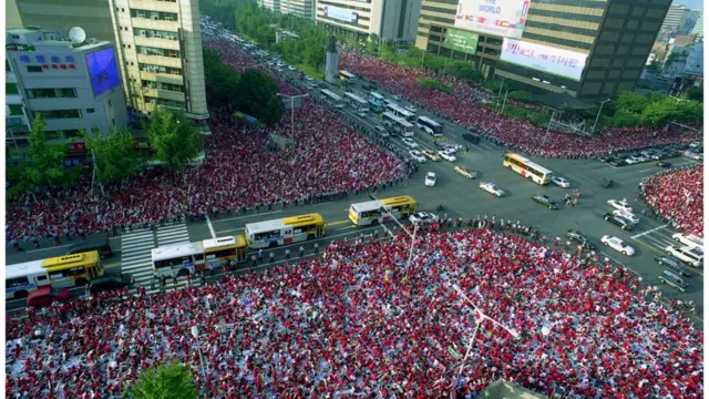 월드컵 열기로 인해 '잊혀진 선거'로 불리는 2002년 지방선거