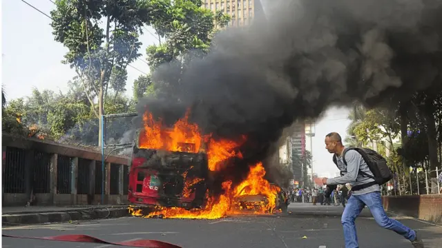 ২০১৪ সালের নির্বাচনকে কেন্দ্র করে সহিংসতার একটি দৃশ্য।