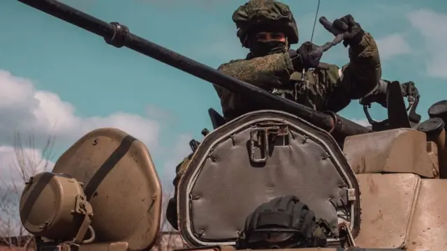 Россия танки устидаги танкчи