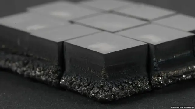 लैब में तैयार किए जाते हैं हीरे