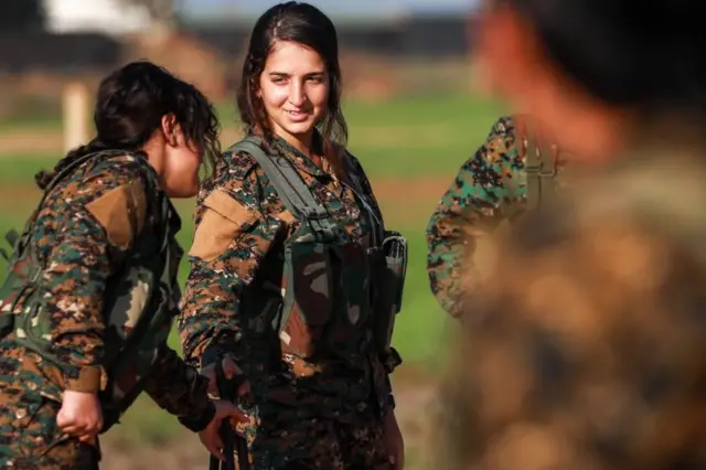 Sawir gabdhaha ciidanka Kurdiyiinta laga qaaday 2018