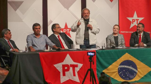 Lula discursa acompanhadobonus casas de apostas gratispolíticos petista