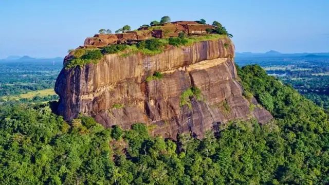 Un expert a estimé qu'il s'agissait peut-être d'un plan de construction de Sigiriya, une forteresse rocheuse datant du Ve siècle avant Jésus-Christ.