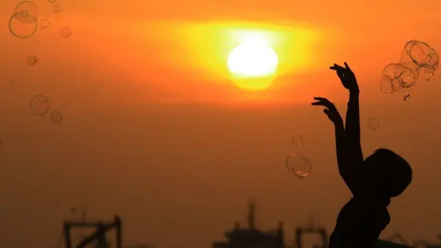 இலங்கை ஈஸ்டர் தாக்குதல்: பாதிக்கப்பட்ட சிறார்களின் தகவல்களை திரட்டுவதில் சட்ட சிக்கல் ஏன்?