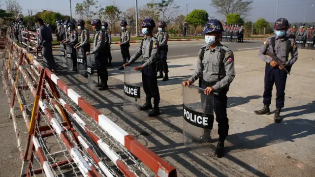 ဇန်နဝါရီ ၂၉ ရက်မှာ သမ္မတကို တရားစွဲတဲ့ စာချွန်တော်အမိန့်လက်ခံဖို့သင့်မသင့်ကြားနာဖို့ရှိနေပြီး နေပြည်တော်က အစိုးရရုံးတွေ သွားရာလမ်းတွေမှာ လုံခြုံရေးထူထပ်စွာချထား