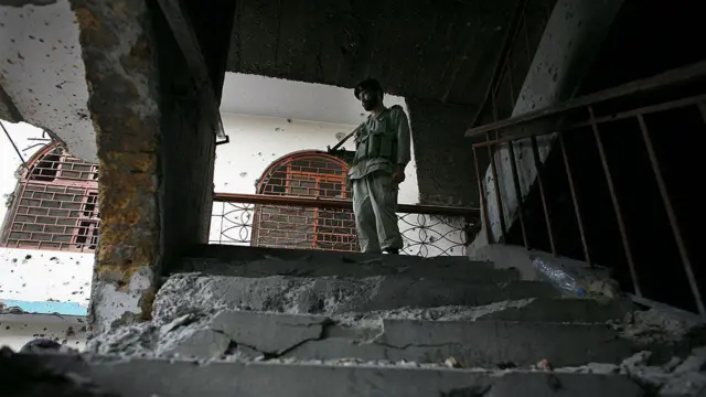 कर्नल हारून , मुशर्रफ़, मस्जिद 