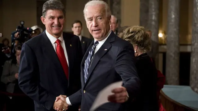 Joe Manchin y Joe Biden.