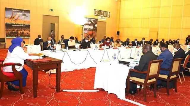 Rais wa Tanzania, Samia Suluhu Hassan akiongoza kikao cha baraza la mawaziri
