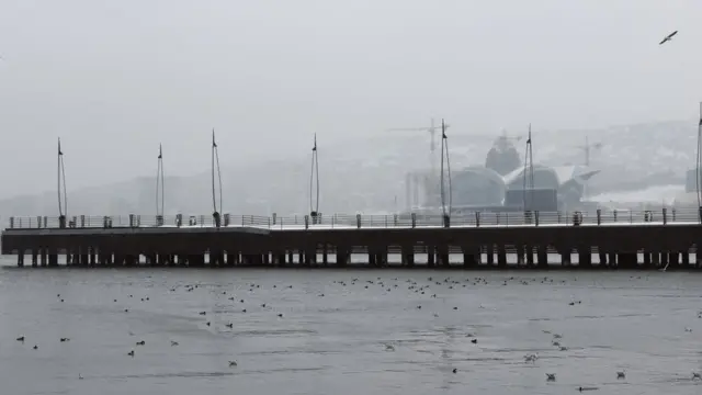Ekologiya və Təbii Sərvətlər Nazirliyinin Milli Hidrometeorologiya Departamentindən verilən məlumata görə fevralın 1-də yağan qar örtüyünün hündürlüyü Bakıda 23 sm olub.