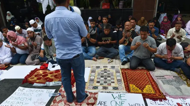 রোহিঙ্গা ইস্যুতে জিহাদি গোষ্ঠীগুলো মুসলিমদের ক্ষোভকে পুঁজি করতে পারে বলে আশংকা বাড়ছে