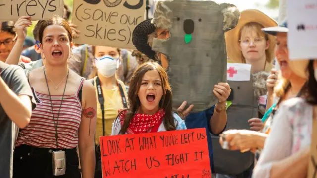 یک معترض در سیدنی خواستار استعفای نخست وزیر بعلت غیبت شده است