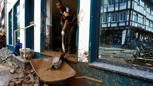 تمیزکاری در منطقه شروع شده است