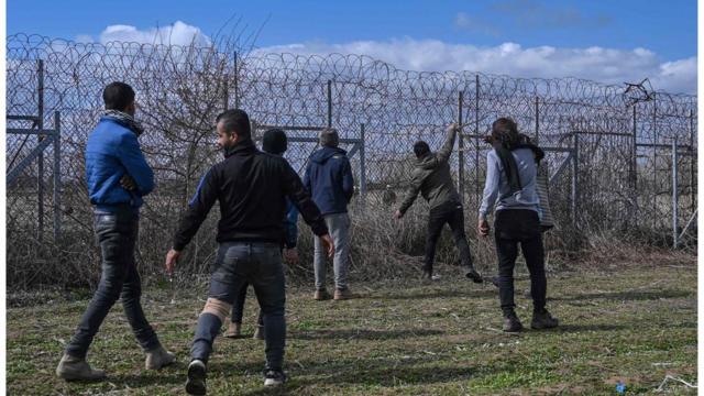 На границе с Грецией скопились тысячи беженцев из Сирии