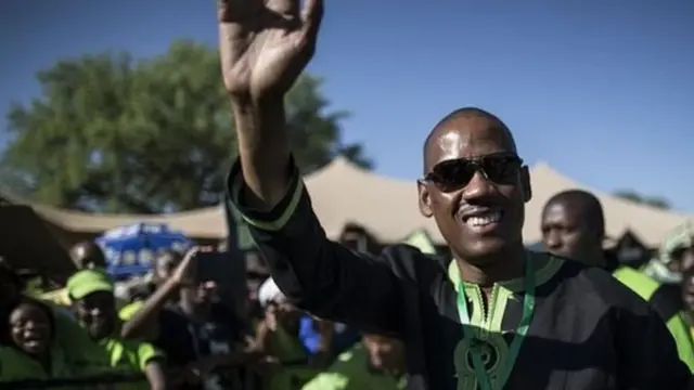 டுமெலாங் சலேஷன்டோ போட்ஸ்வானாவில் உள்ள பலர் வைரங்களை பார்த்திருக்க மாட்டனர் என்கிறார்