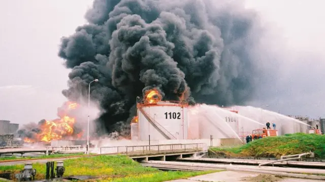 Rafinerija u plamenu