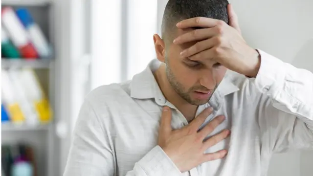 தலைச்சுற்றல், தலைவலி, மார்பு வலி