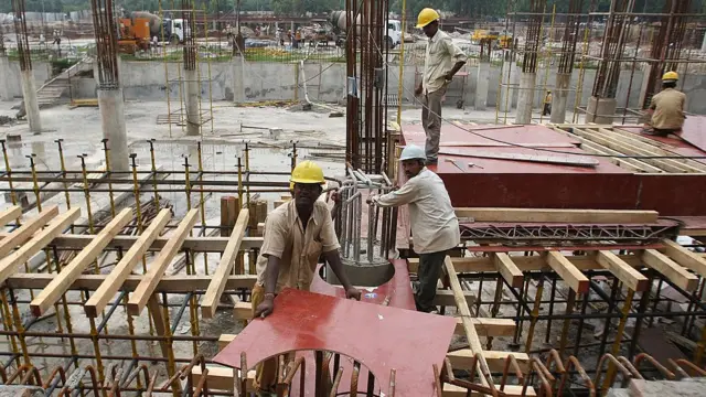 કામ કરતાં મજૂર