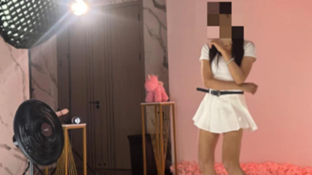 楊女士在直播間跳舞。