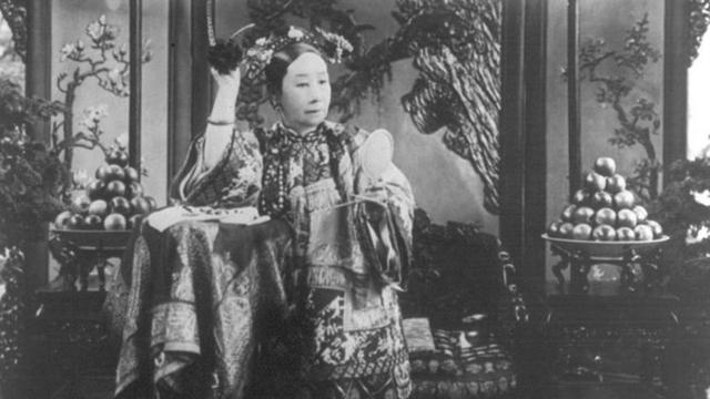 El cuento histórico de una enorme bola de cristal y una emperatriz de la  dinastía Qing