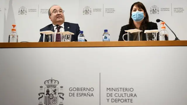 Ministro de Cultura y Directora del Libro de España