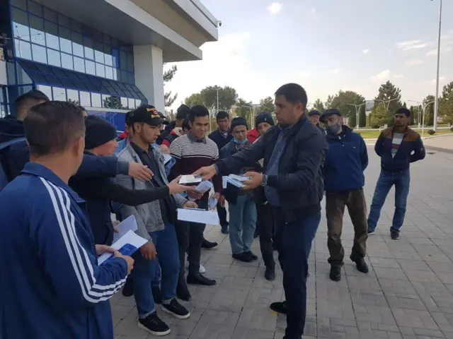 Четга ишлаш учун кетаётган ўзбекистонликлар