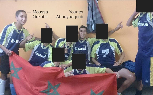 Para pelaku bermain bola bersama semasa kecil.