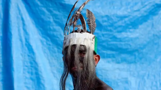 Людина на святі