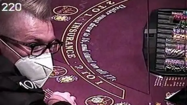 ABD Adalet Bakanlığı Marnell'in Las Vegas'da kumar masasında çekilmiş fotoğraflarını basına dağıttı