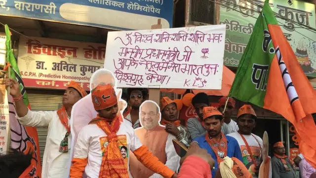 वाराणसी में मोदी