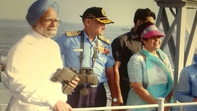 મનમોહન સિંહ જહાજ પર