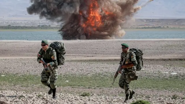 مانور نظامی "فاتحان خیبر" در شمال غرب ایران